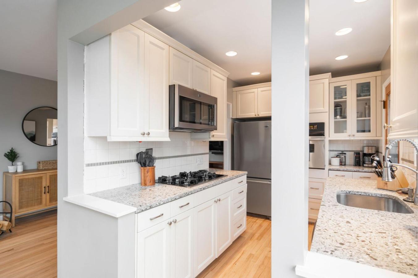 3br 3ba Kerry Park Retreat In Queen Anne