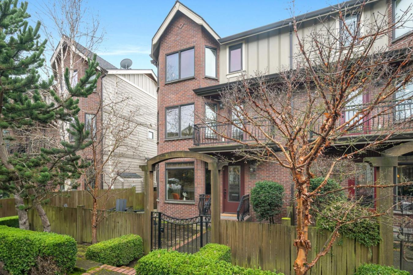 3br 2ba Kinnear Townhouse In Queen Anne, Seattle