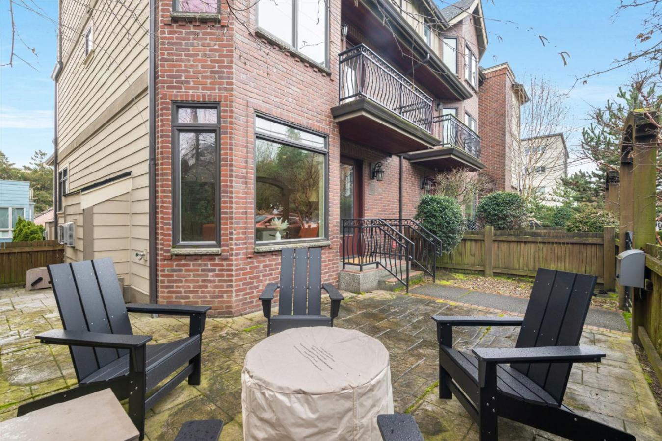3br 2ba Kinnear Townhouse In Queen Anne, Seattle