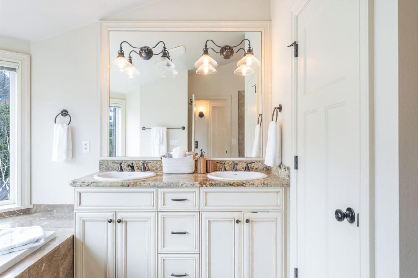 Holiday home 3br 2ba Kinnear Townhouse In Queen Anne, Seattle