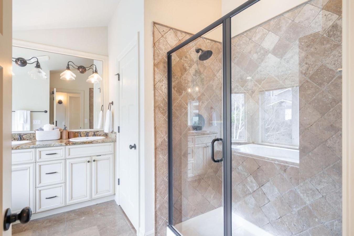 3br 2ba Kinnear Townhouse In Queen Anne, Holiday home Seattle