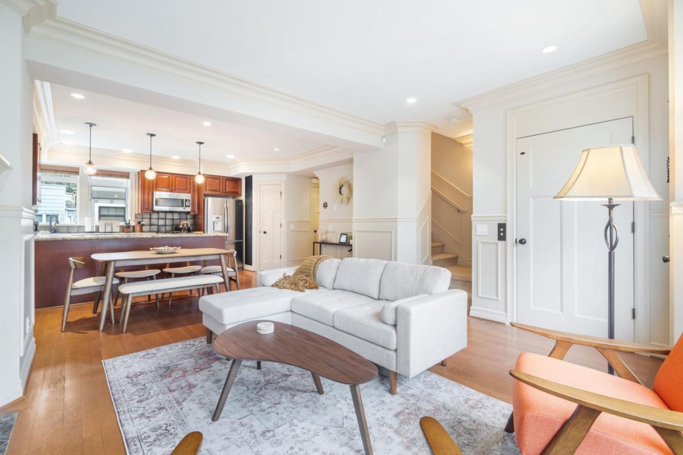 3br 2ba Kinnear Townhouse In Queen Anne, Holiday home Seattle