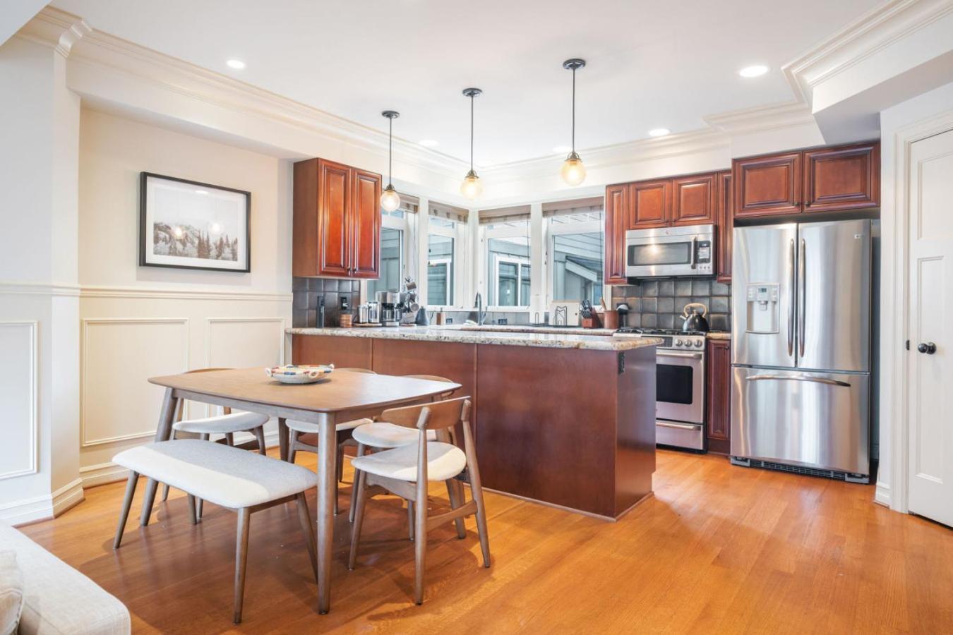 3br 2ba Kinnear Townhouse In Queen Anne, Seattle