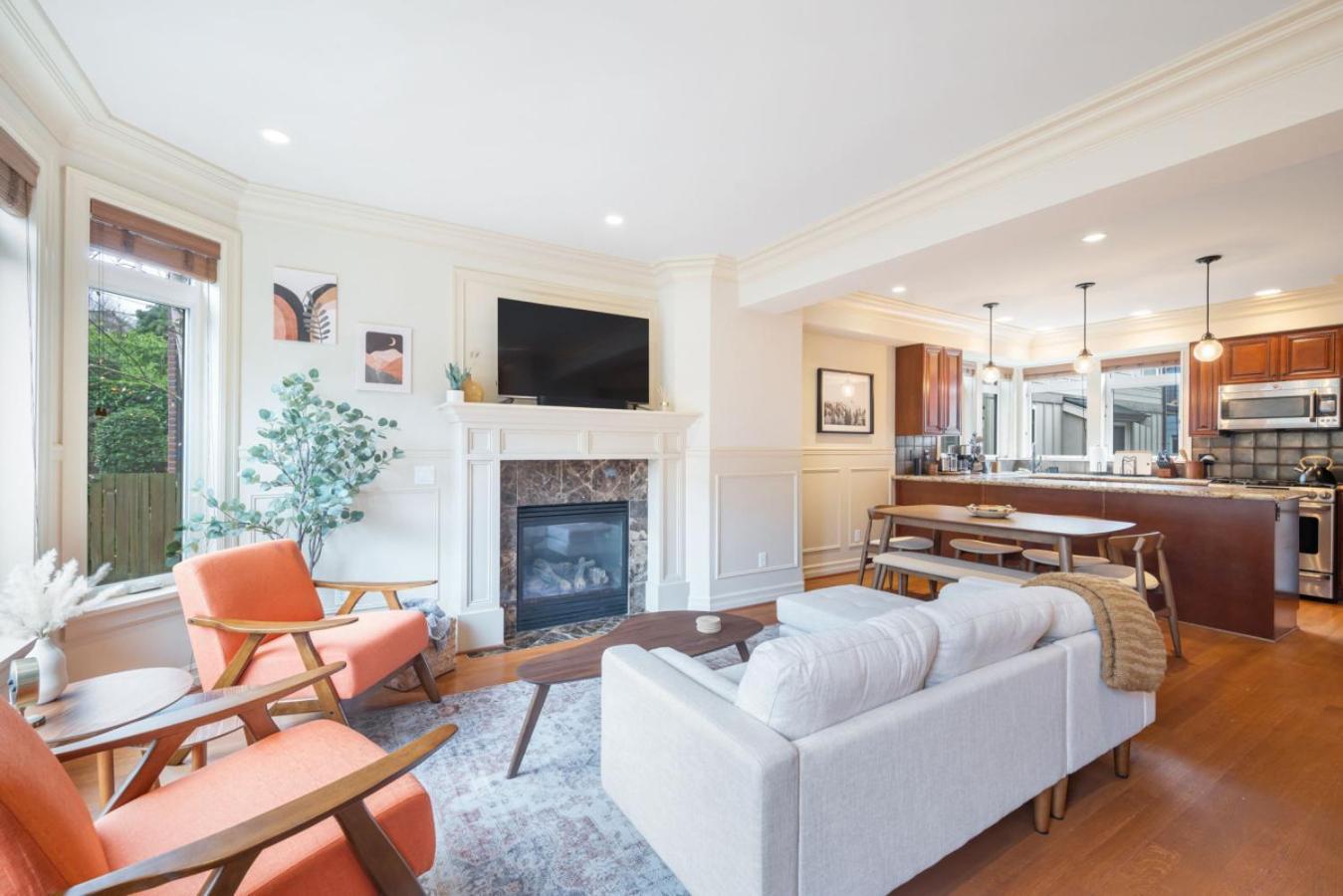 3br 2ba Kinnear Townhouse In Queen Anne, Holiday home Seattle