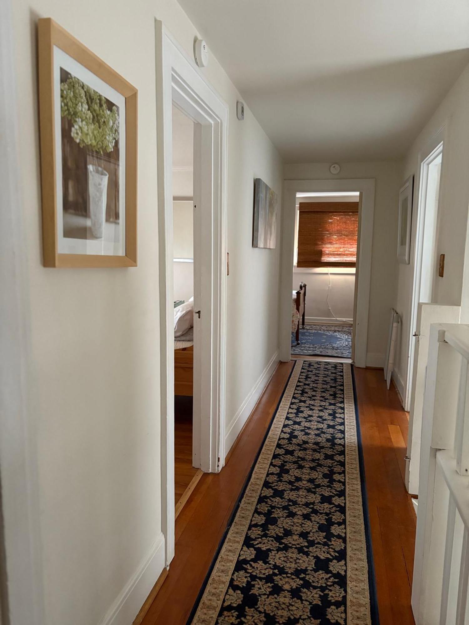 Queen Bea-seattle-queen Anne-upper Level Seattle