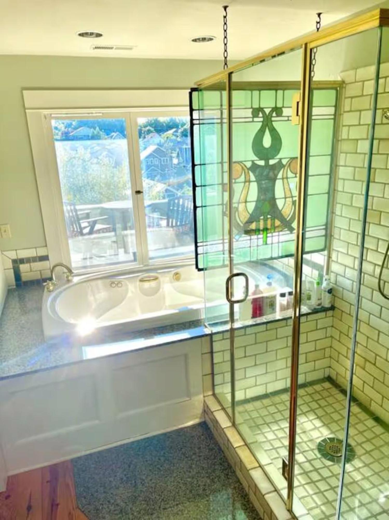 Escape Queen Anne W Private Deck