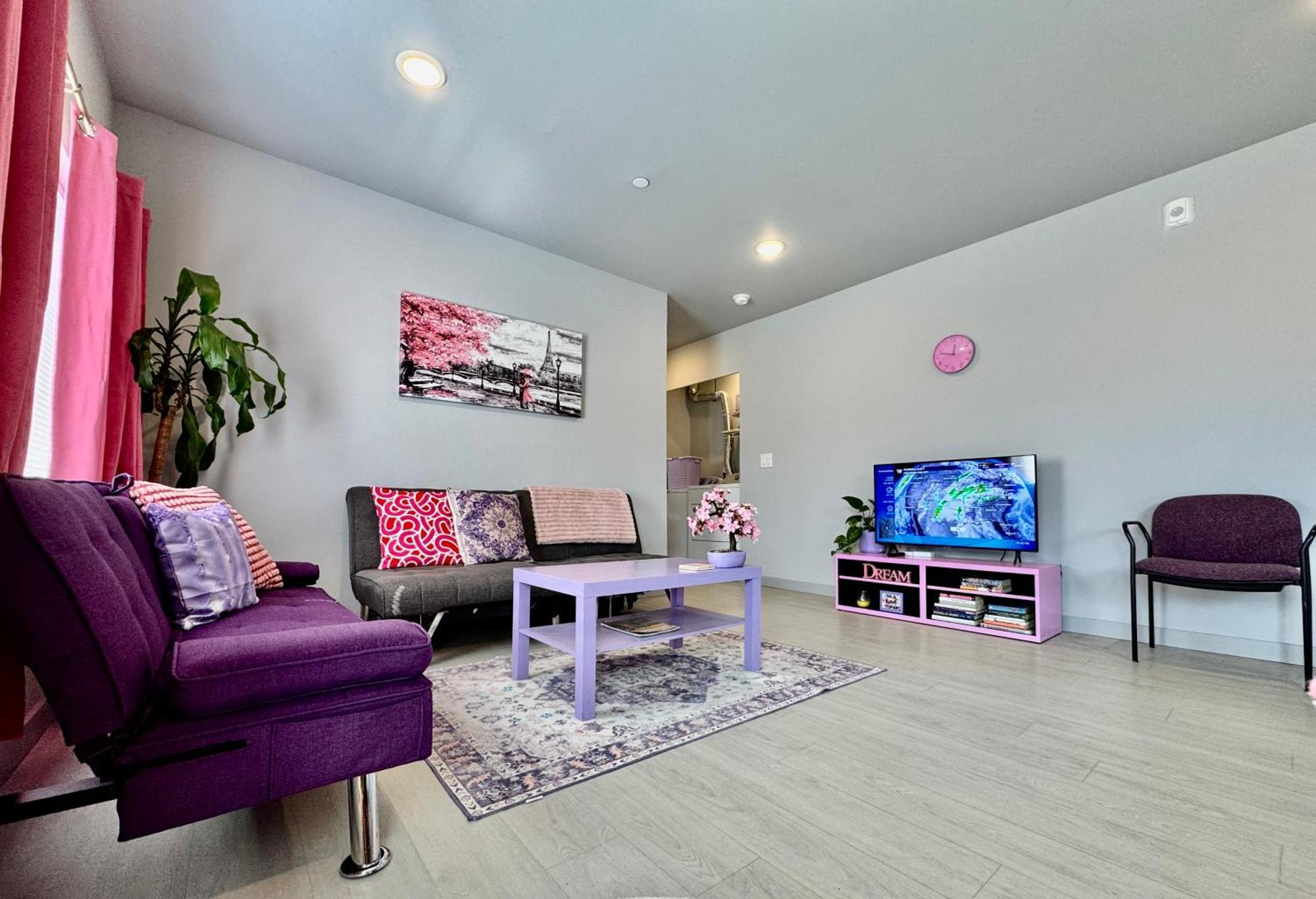Alki Oasis: Modern Near & Downtown Apartment Seattle