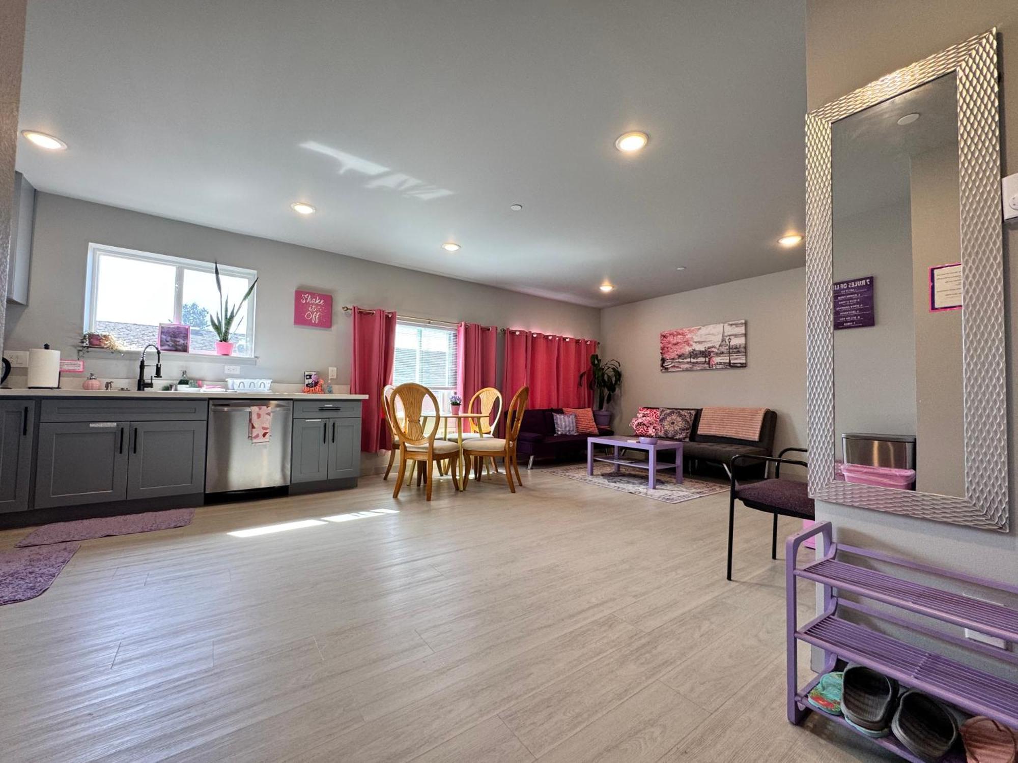 Alki Oasis: Modern Near & Downtown Seattle