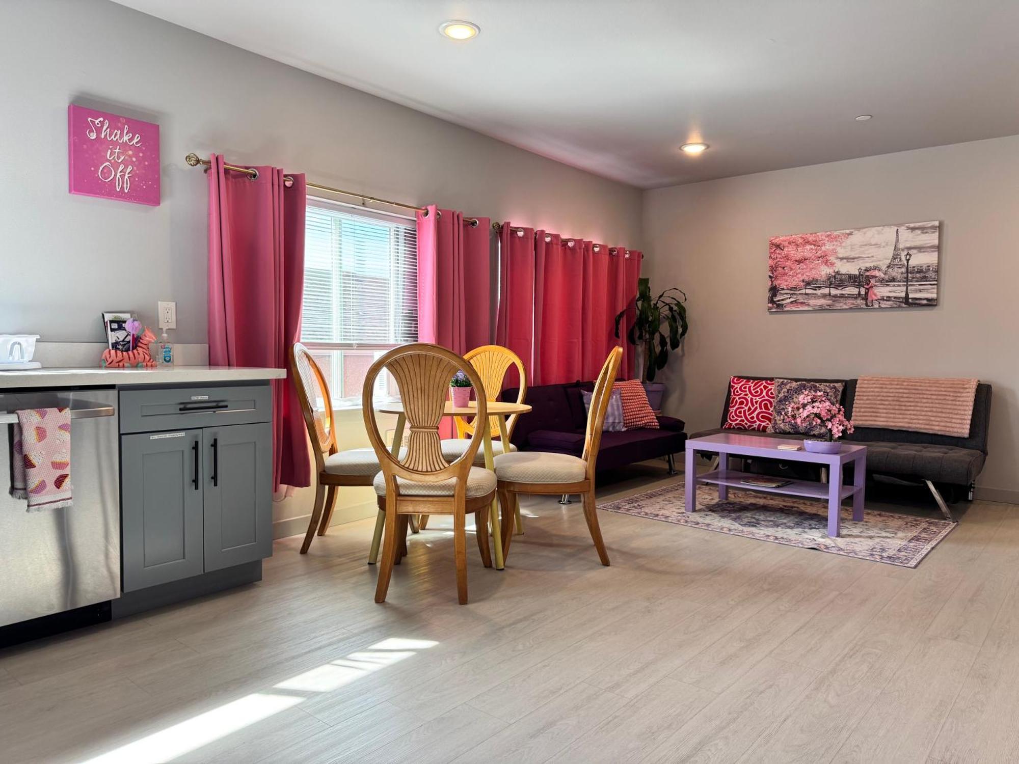 Alki Oasis: Modern Near & Downtown