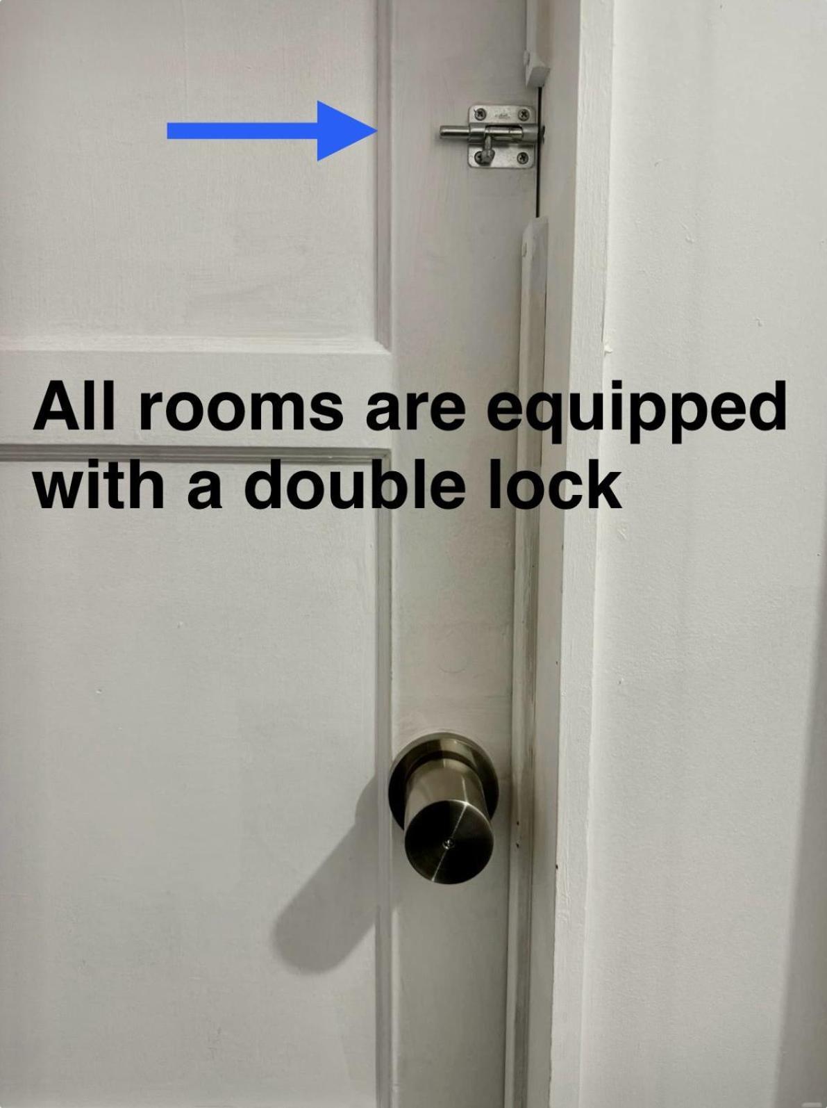 Tiny Private At The Upper Level Of A Big House With Shared Bathroom *