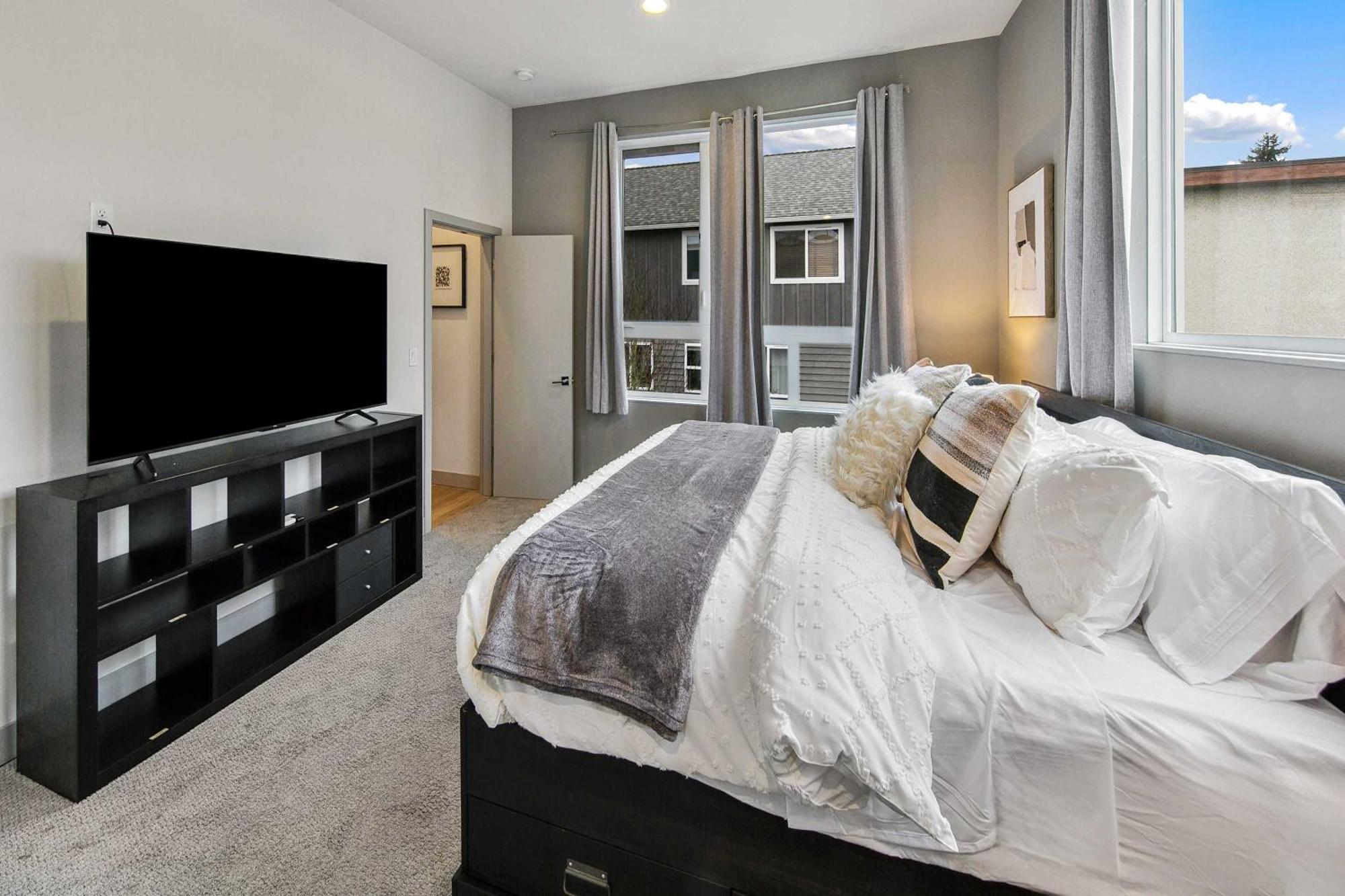 & View Modern Retreat W Ac Seattle