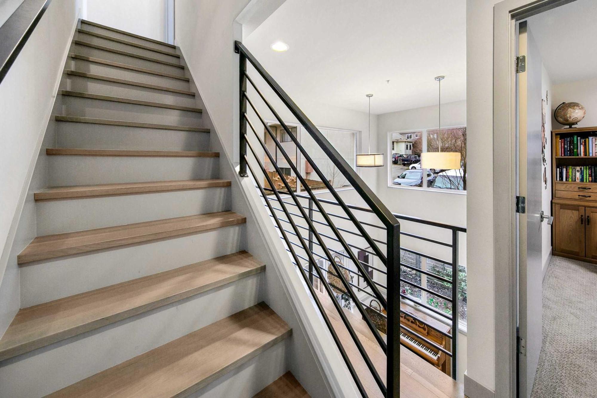& View Modern Retreat W Ac *