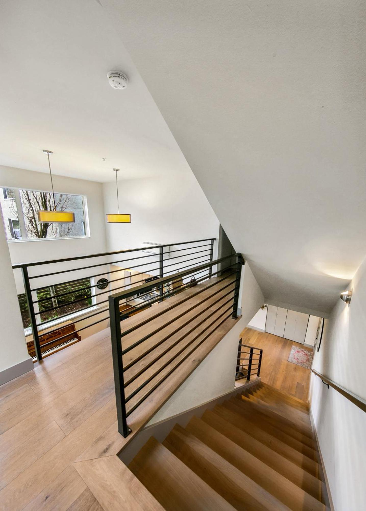 & View Modern Retreat W Ac