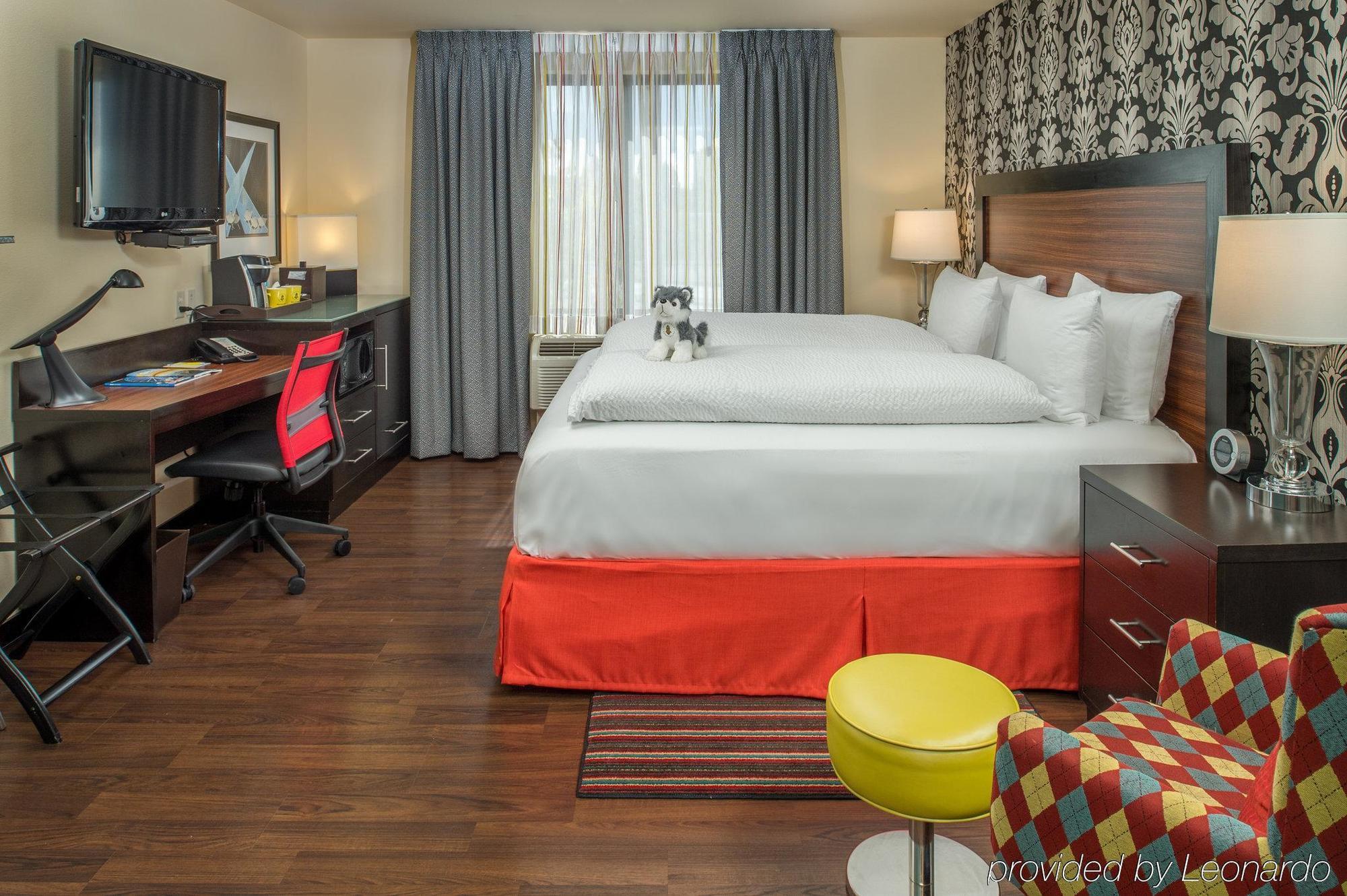 Hotel Staypineapple, The Maxwell Hotel, Center