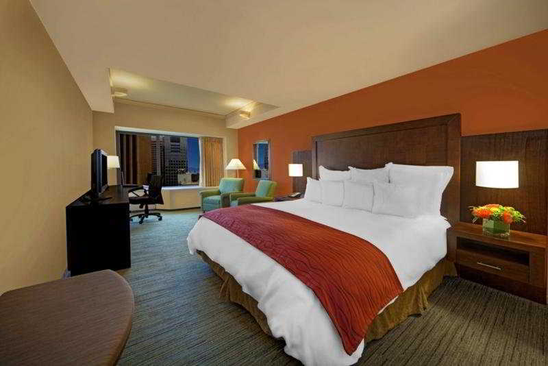 Renaissance Hotel 4*