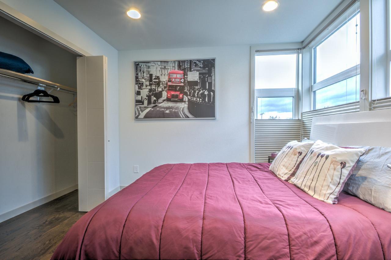 Holiday home Modern With Rooftop Oasis Seattle