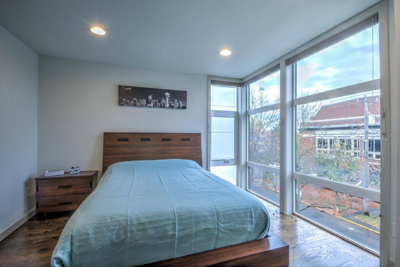 Holiday home Modern With Rooftop Oasis Seattle