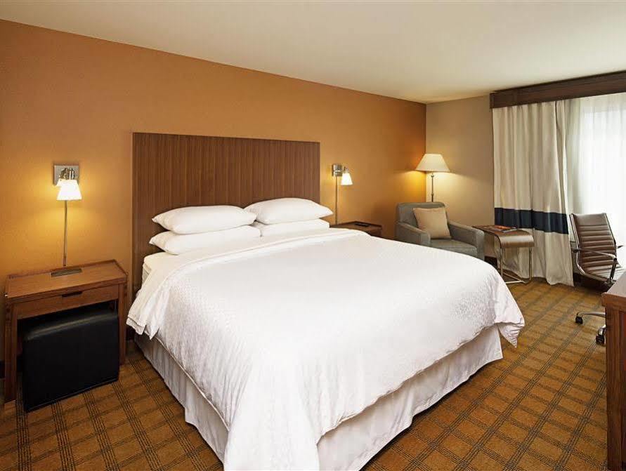 Four Points By Sheraton Downtown Center Hotel 3*