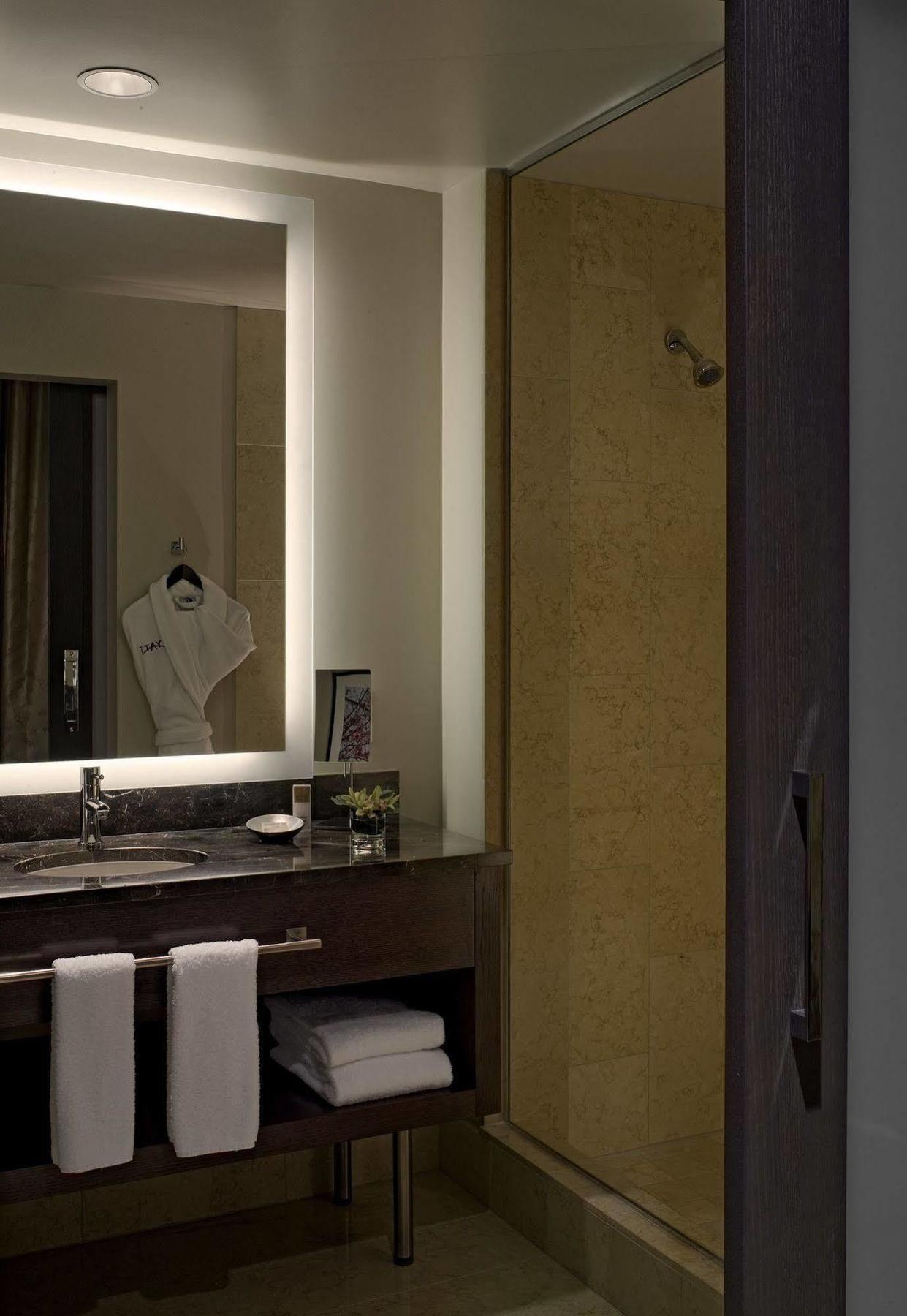 Hotel Hyatt At Olive 8