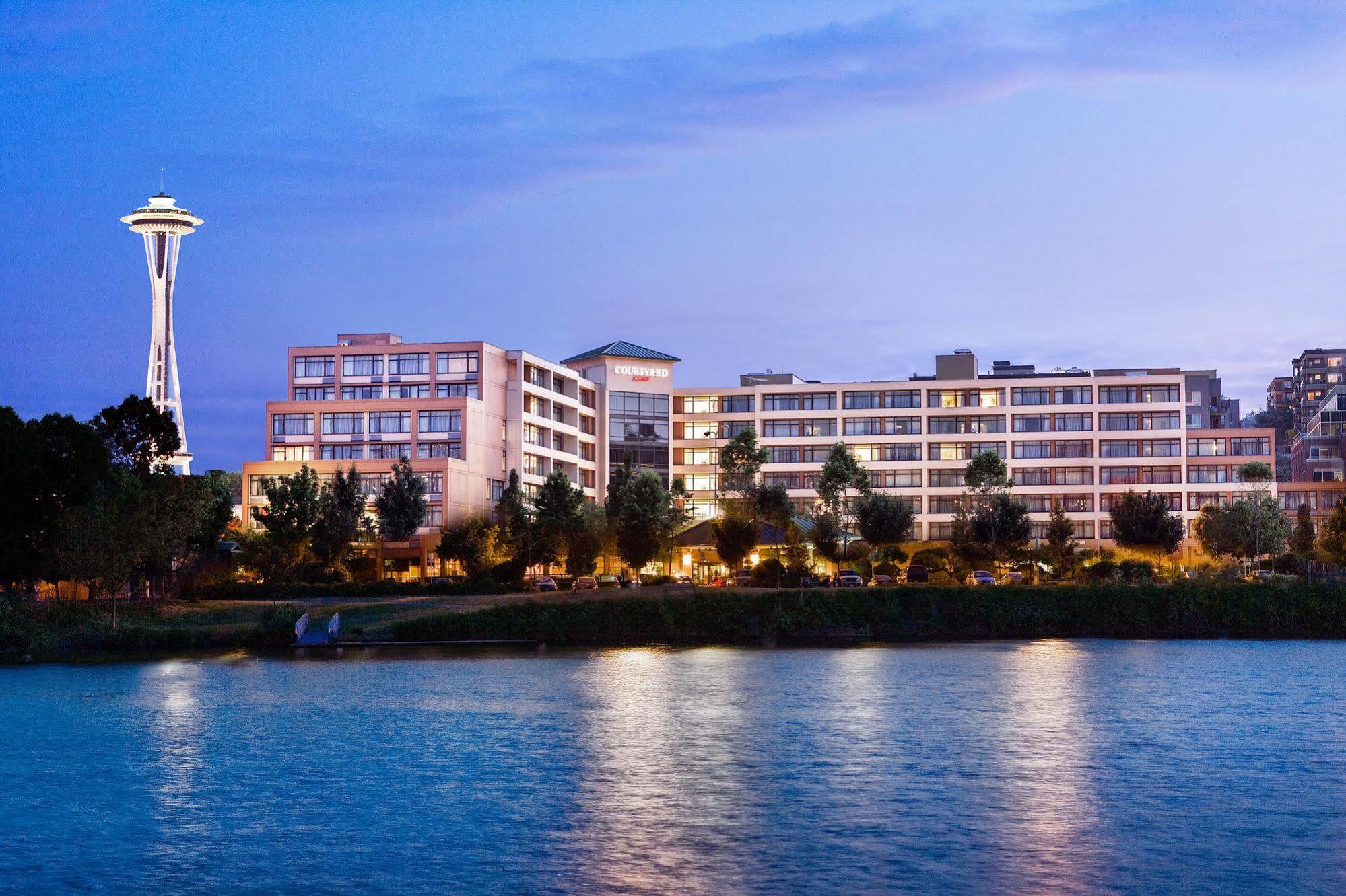 Courtyard Downtown/lake Union 3*