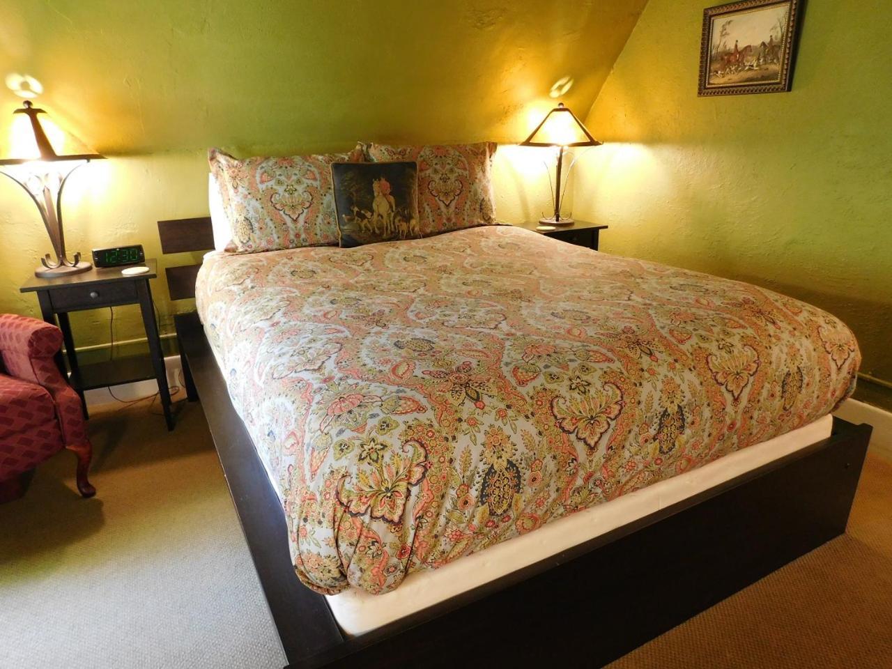 Bed & Breakfast Bacon Mansion