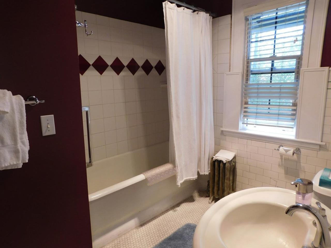 Bacon Mansion Bed & Breakfast 3*