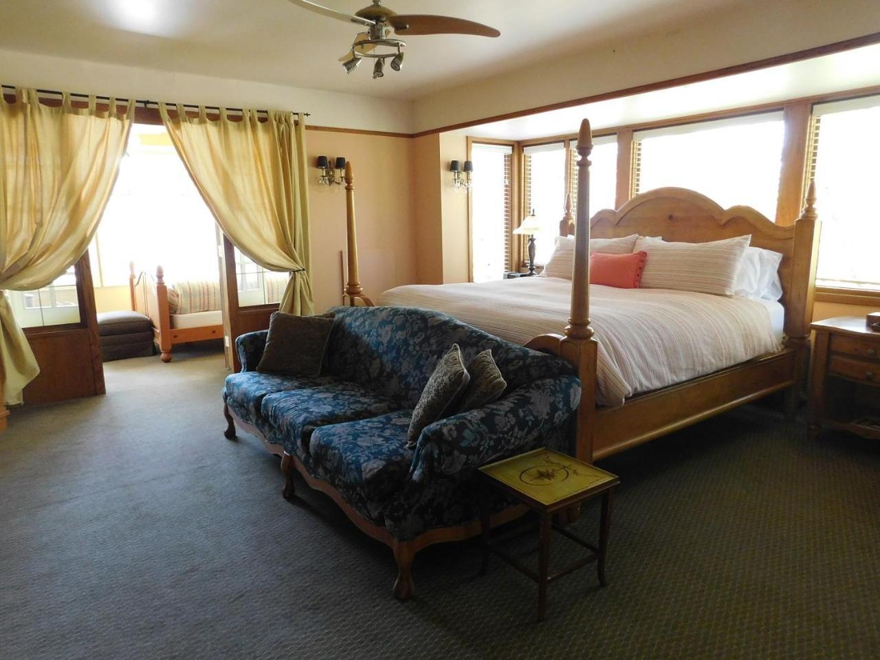 Bacon Mansion Bed & Breakfast