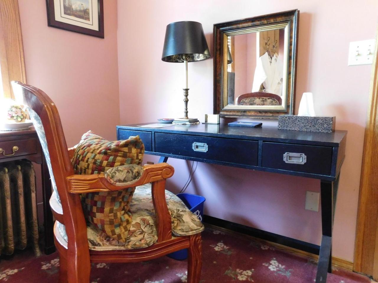 Bed & Breakfast Bacon Mansion