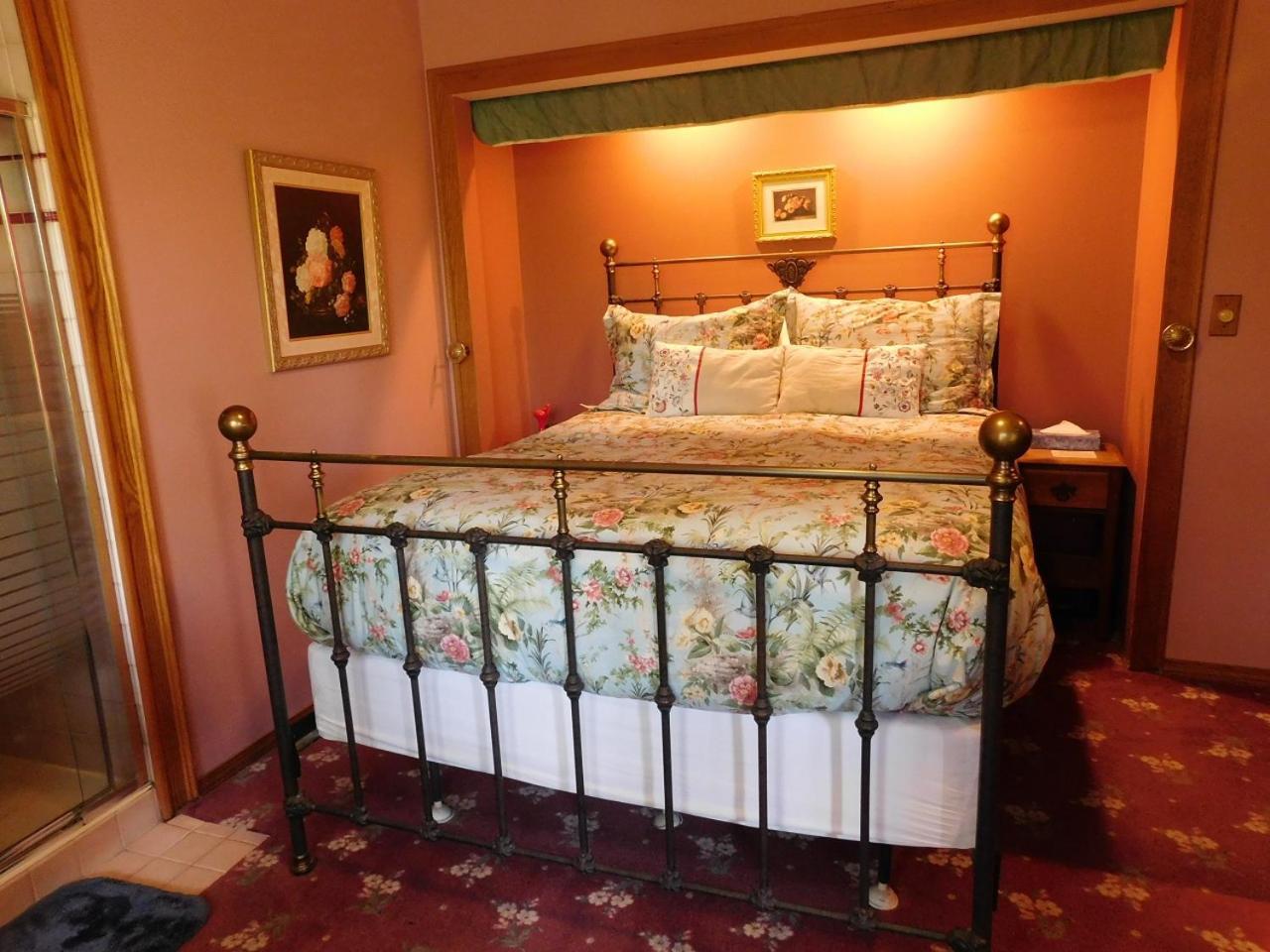 Bacon Mansion 3*