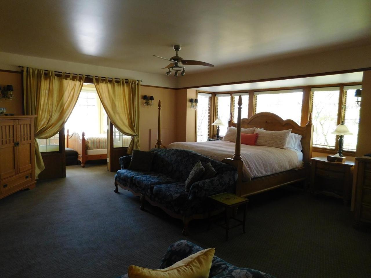 Bed & Breakfast Bacon Mansion