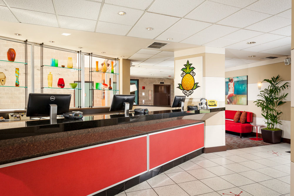 Staypineapple, Inn, District 3*