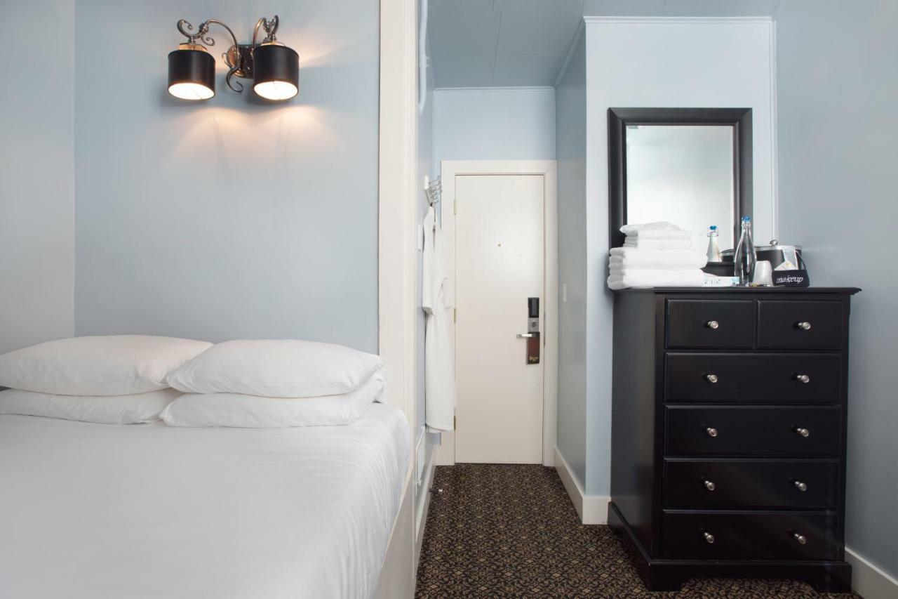 Ballard Hotel