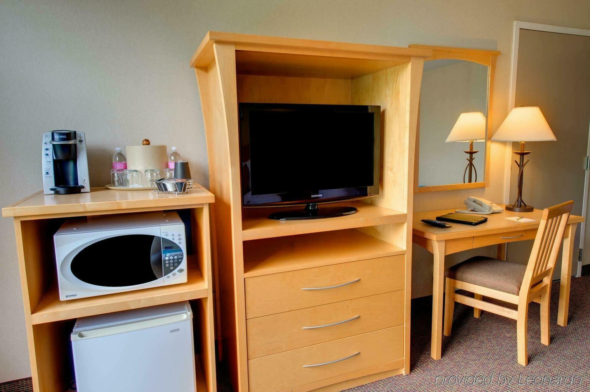 Hotel Staypineapple, Inn, District