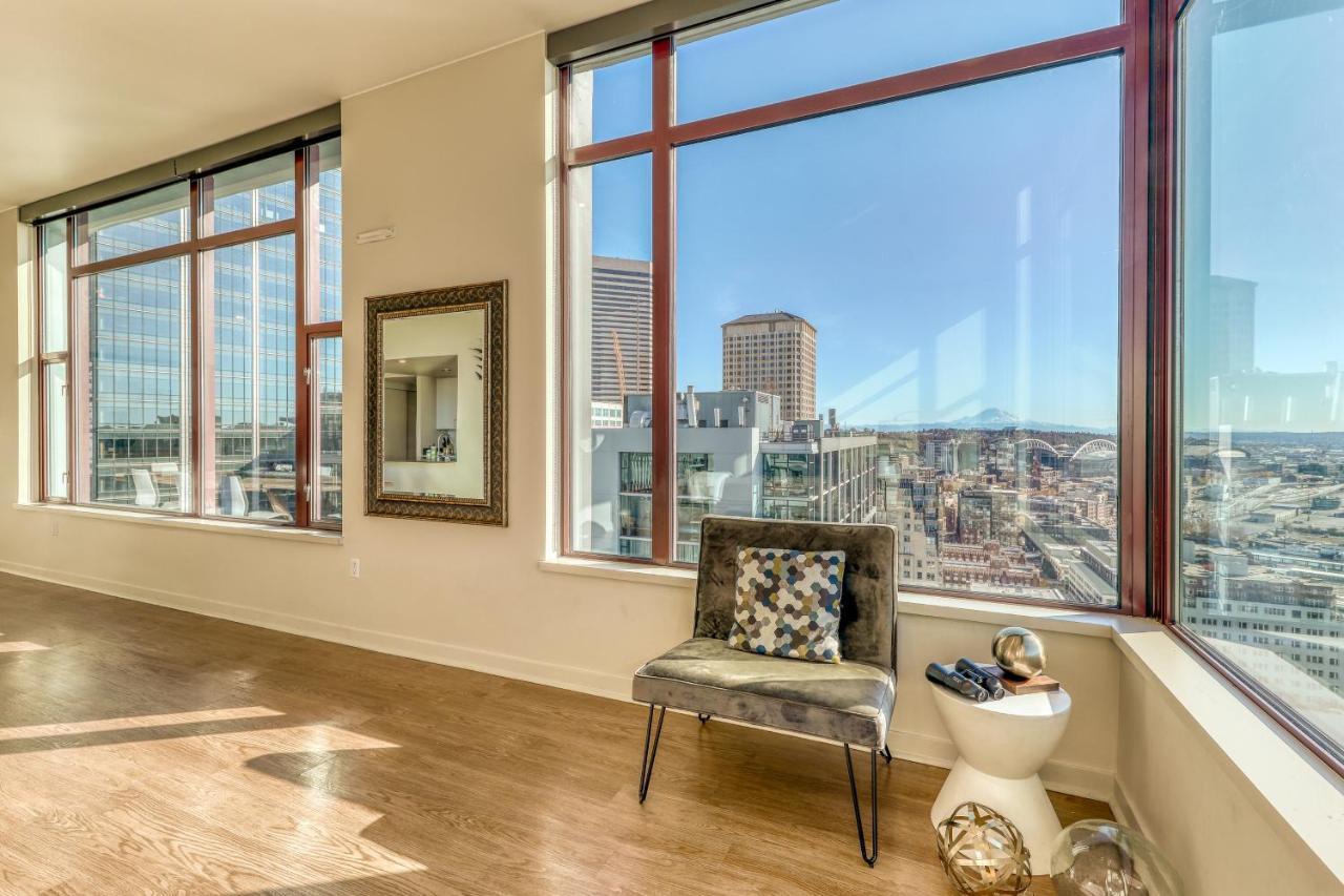 Harbor Steps Bay View Penthouse Apartment