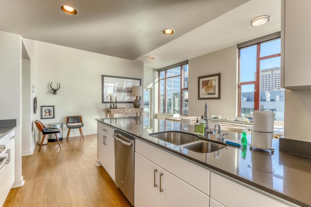 Apartment Harbor Steps Bay View Penthouse Seattle