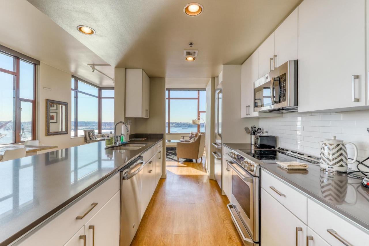 Apartment Harbor Steps Bay View Penthouse