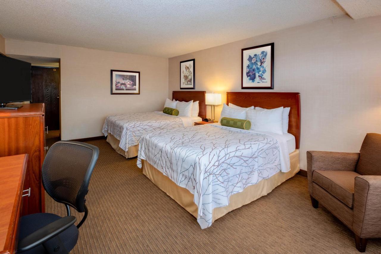 Executive By The Space Needle Hotel 3*
