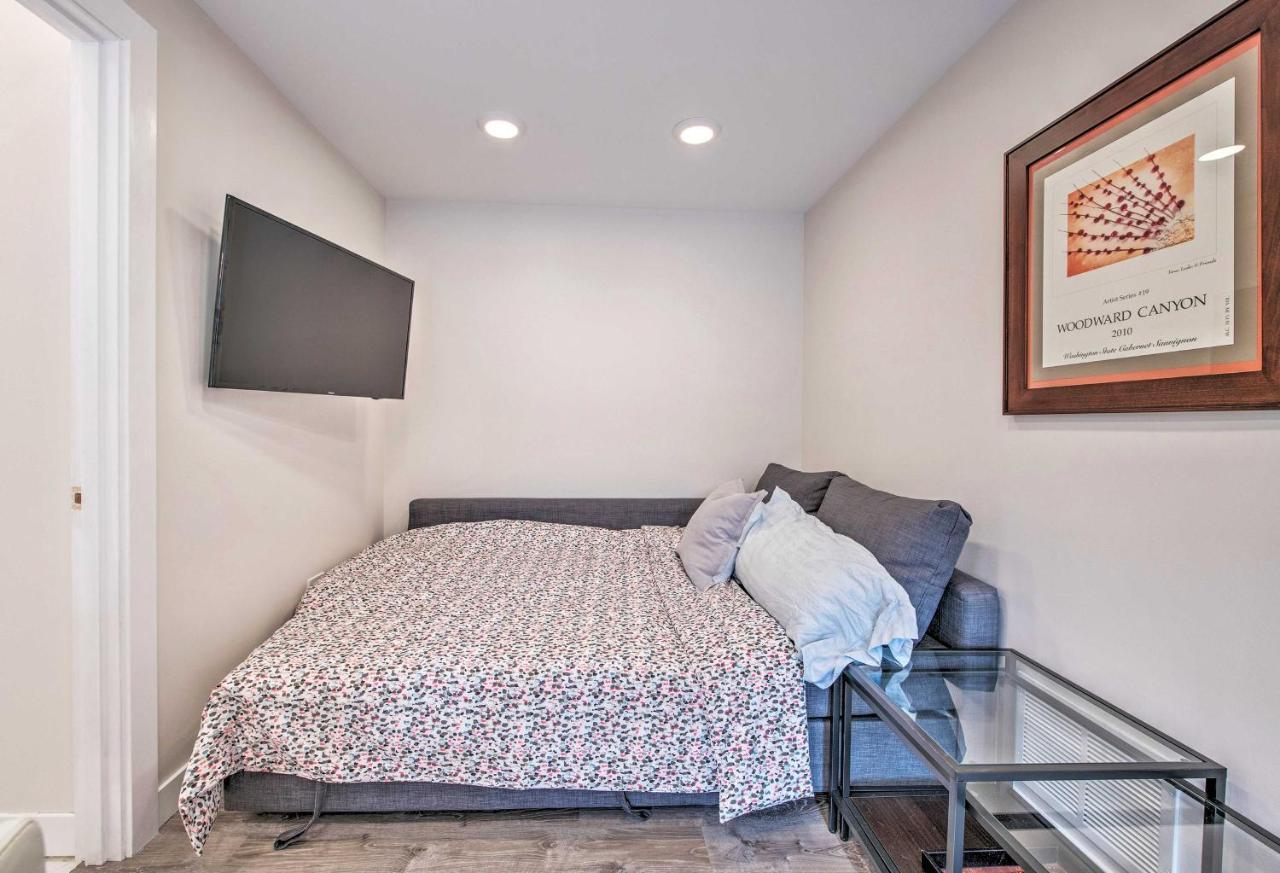 Holiday home Sleek Modern With Patio, 8 Mi To Dtwn Seattle! *