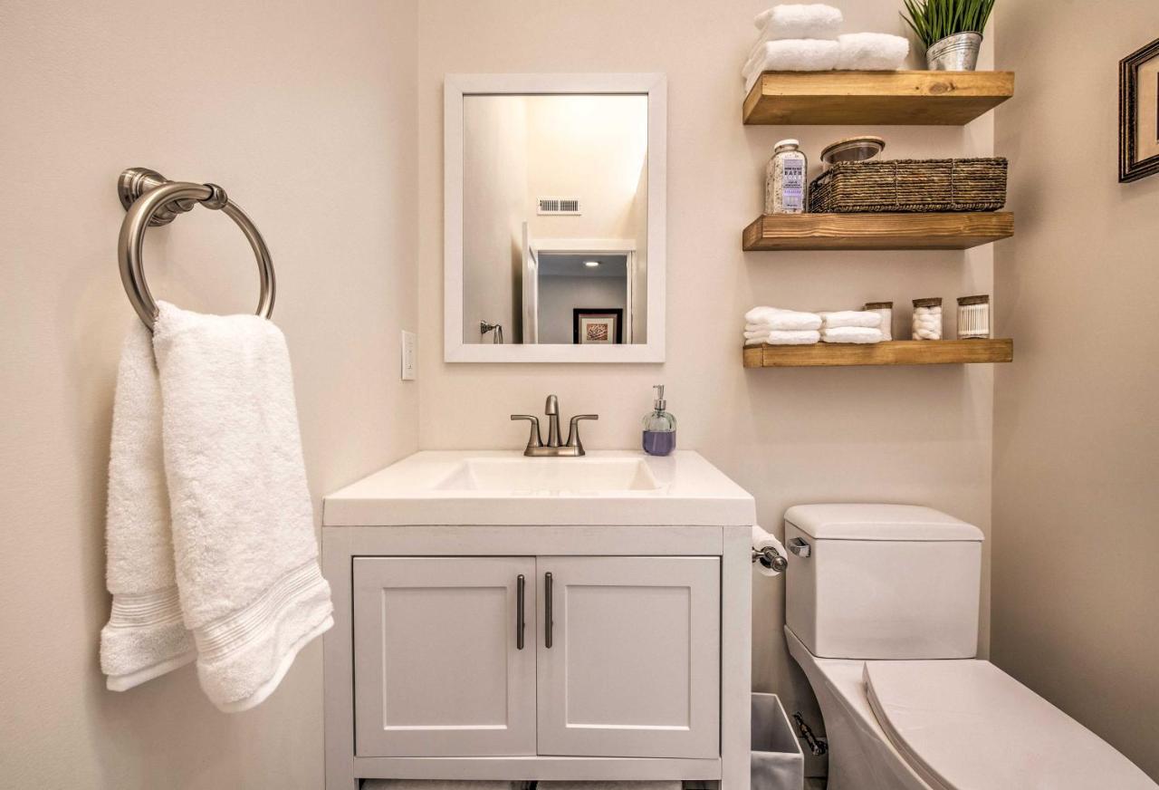 Sleek Modern With Patio, 8 Mi To Dtwn Seattle! Holiday home Seattle