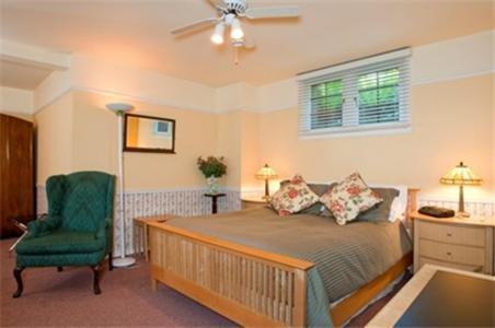 Bed & Breakfast Bacon Mansion